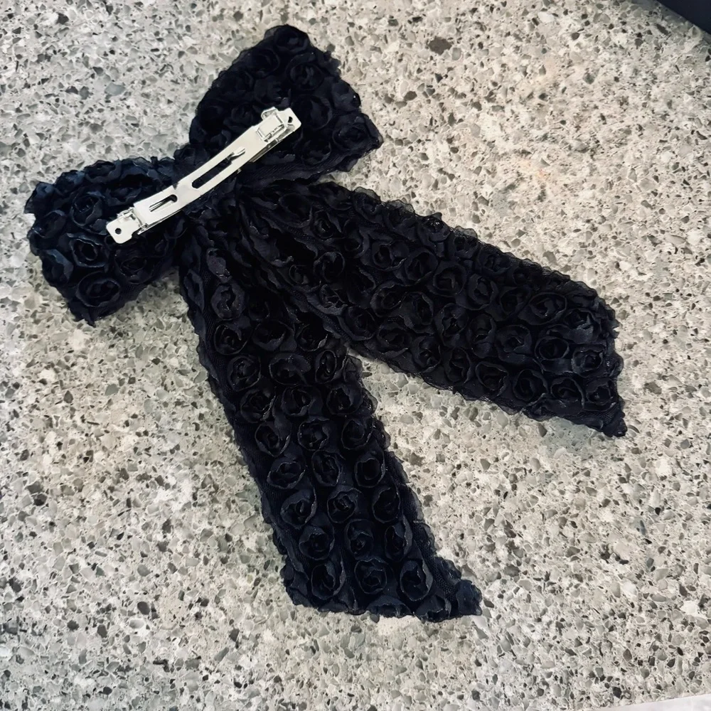 Elegant Silver and Black Hair Bows - EUC 🎀✨